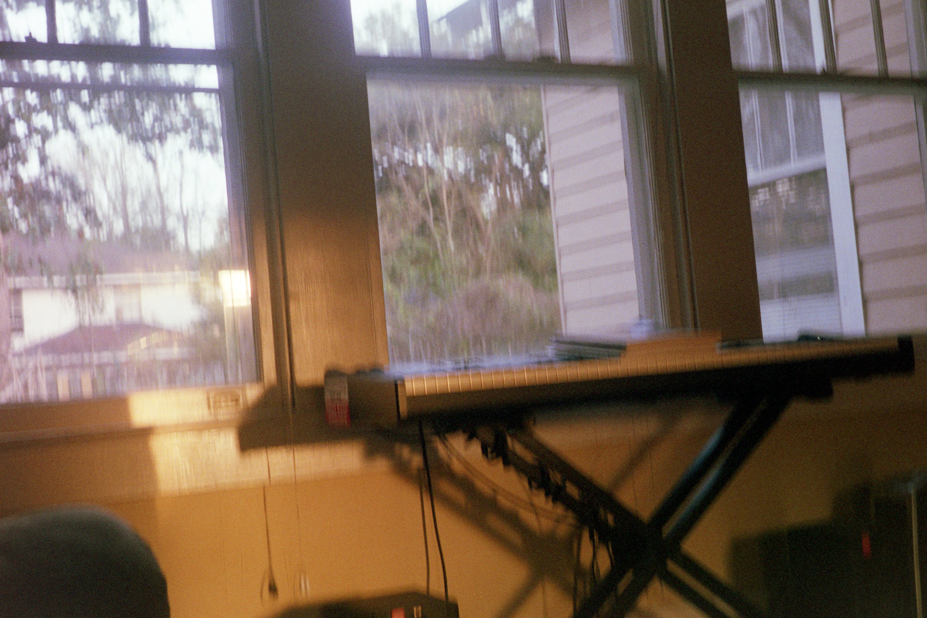 A blurry photo of a piano